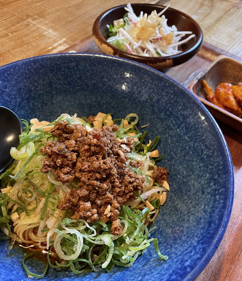 台湾料理「花とら」汁なし担々麺