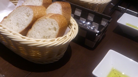 Okayama Table TERRA（イタリア料理）のランチ「パン」