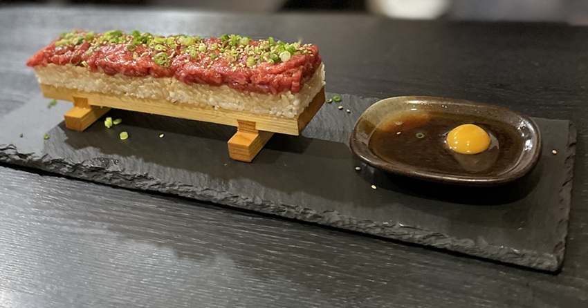 炙屋ぼっけもん：ユッケ寿司