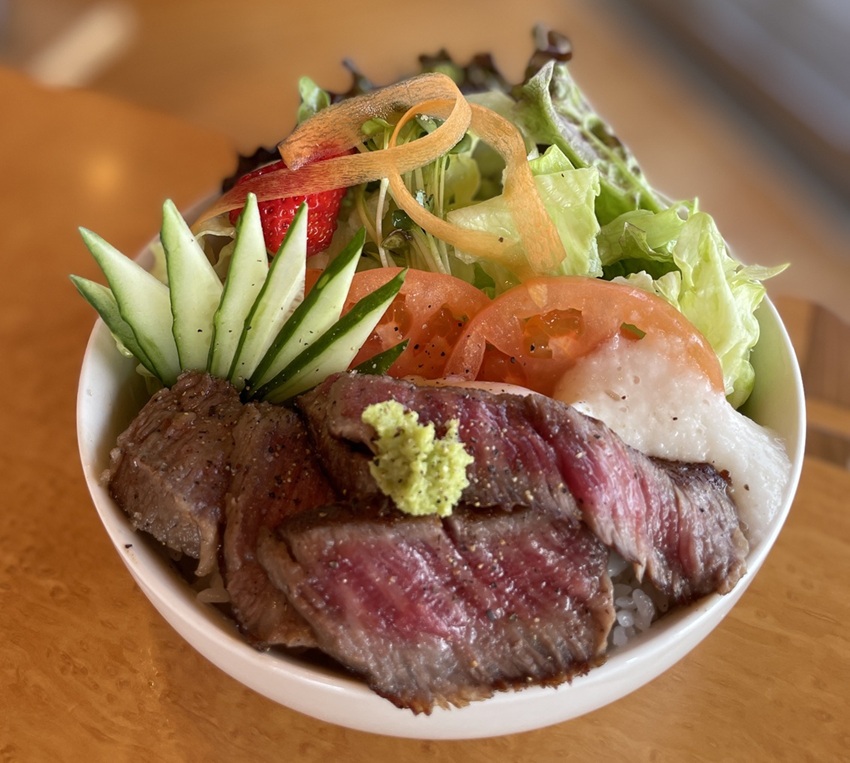 木楽セット（奈義ビーフステーキ丼）