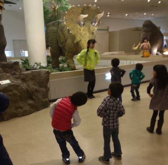 愛媛県総合科学博物館の恐竜体操