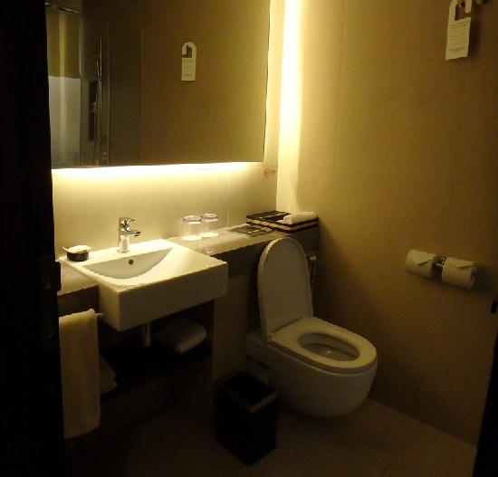 ラマダシンガポールホテル（Ramada Singapore at Zhongshan Park）のトイレ