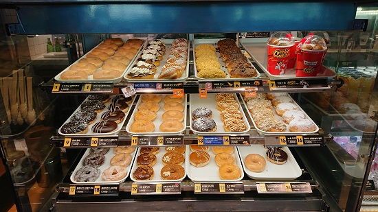 仁川空港第2ターミナルのクリスピークリムドーナツ（Krispy Kreme Doughnuts）