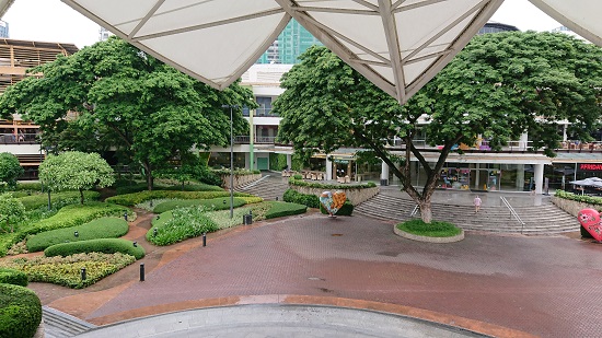 セブ（Ayala Center Cebuアヤラモール・アヤラセンター）の中庭