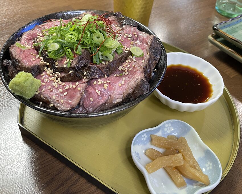 居酒屋北海ステーキ丼（津山市）
