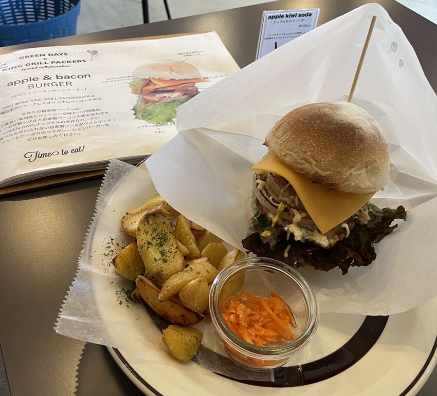 グリーンデイズカフェ津山スモークチキンバーガーセット