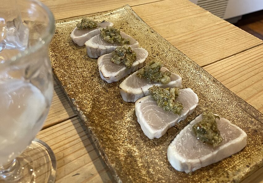 日本酒バル解放区サワラのタタキ ラヴィゴットソース