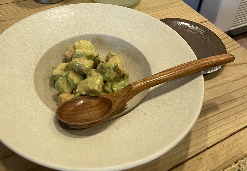 日本酒バル解放区アボカドとエビのタルタル