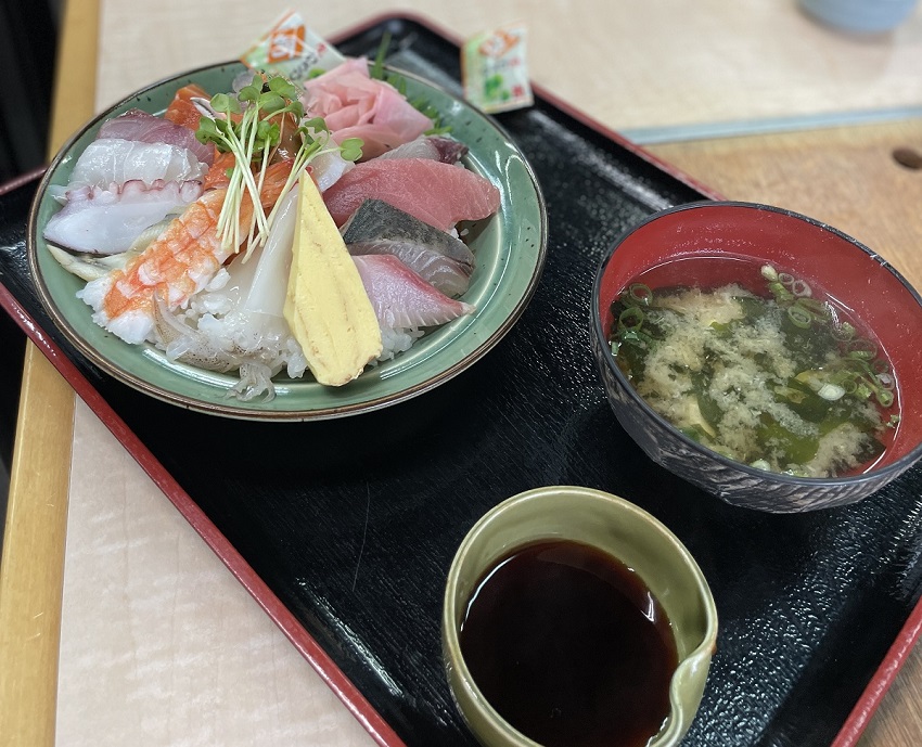 ひなせ「レストラン夕立」海鮮丼
