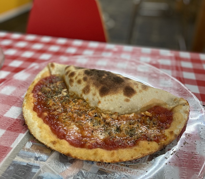 ピッツェリアマル屋海と山のピザ