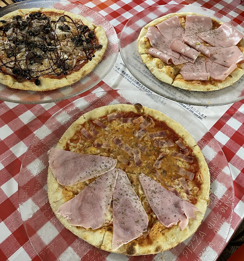 ピッツェリアマル屋のピザ
