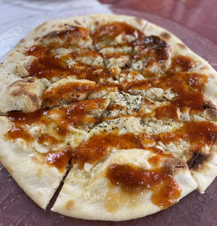 ピッツェリアマル屋のピザ