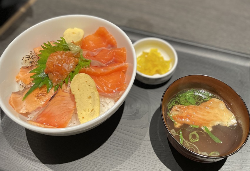 サーモン丼