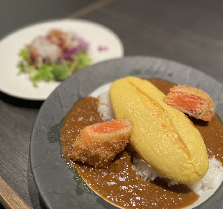 サーモンカツのオムカレー