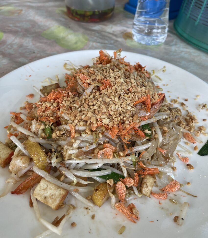 ワットパークナム近くの屋台ランチ（オムレツ）