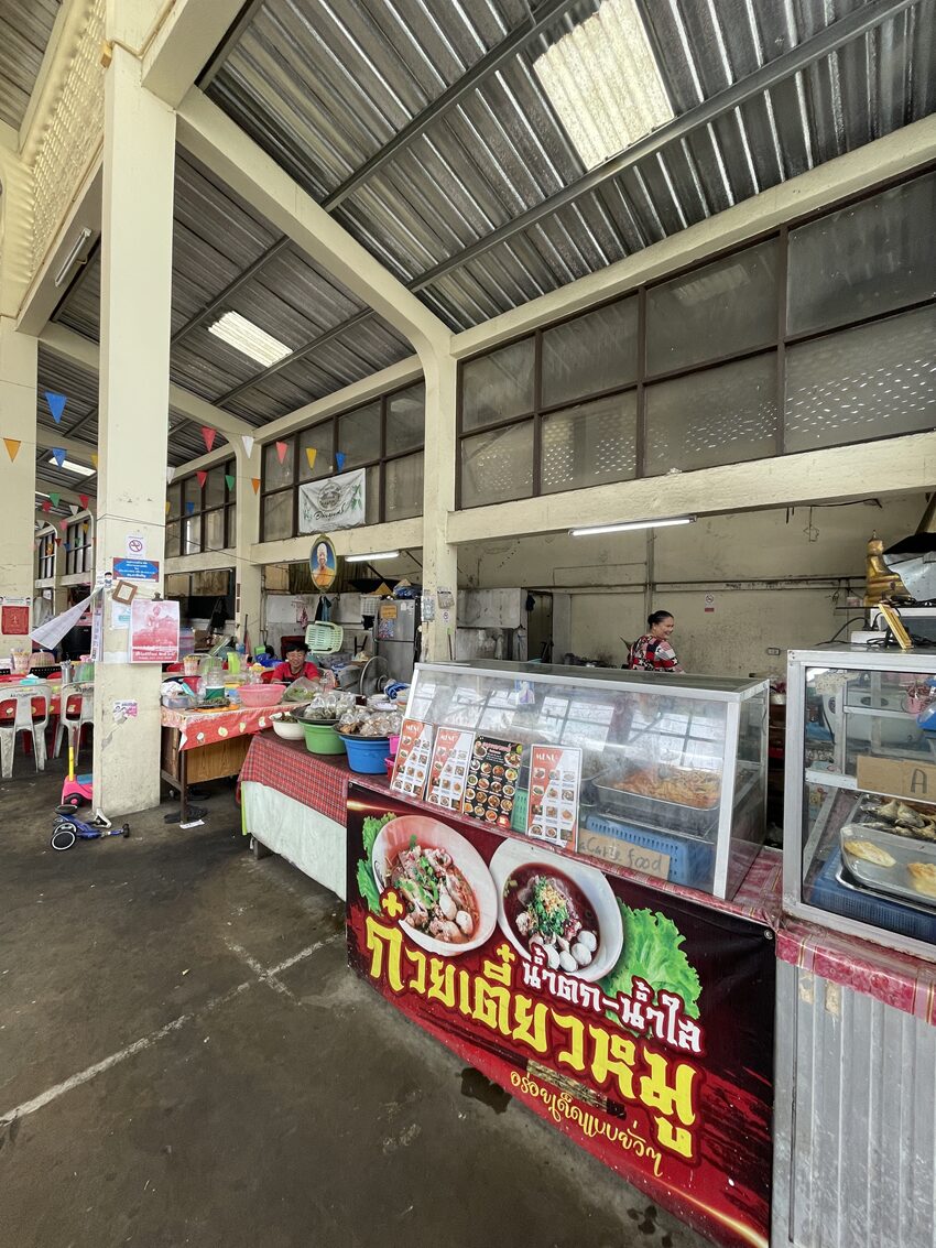 ワットパークナム近くの屋台ランチ