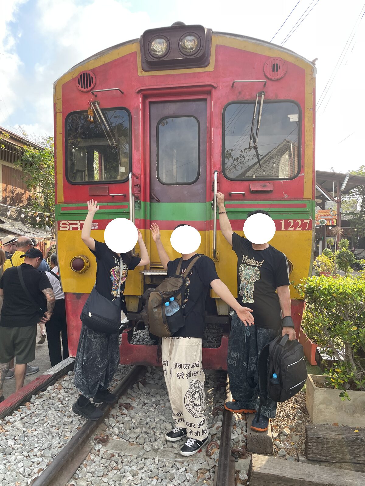 メークローン鉄道市場（タラート・ロム・フッブ）