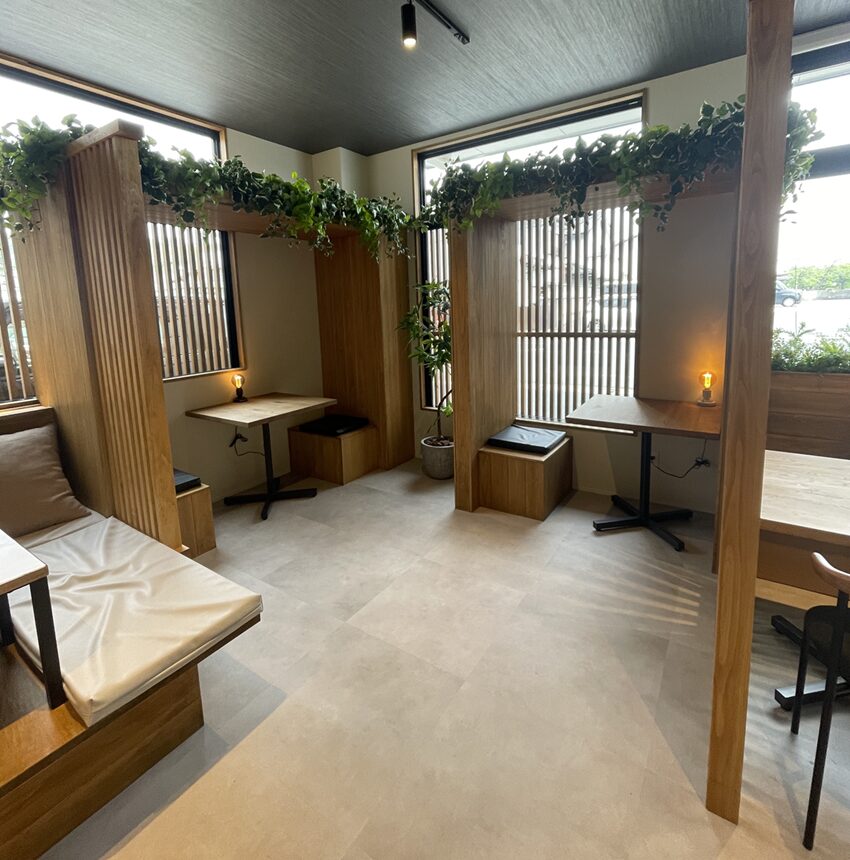 シェアカフェてご店内