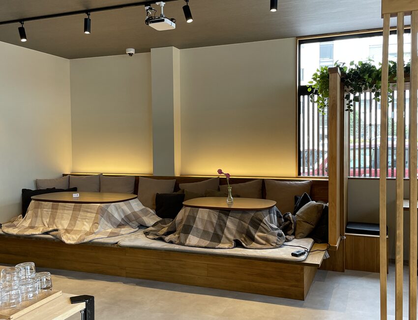 シェアハウスてごのコタツ席