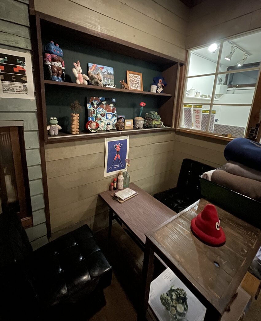 喫茶曲がり店内