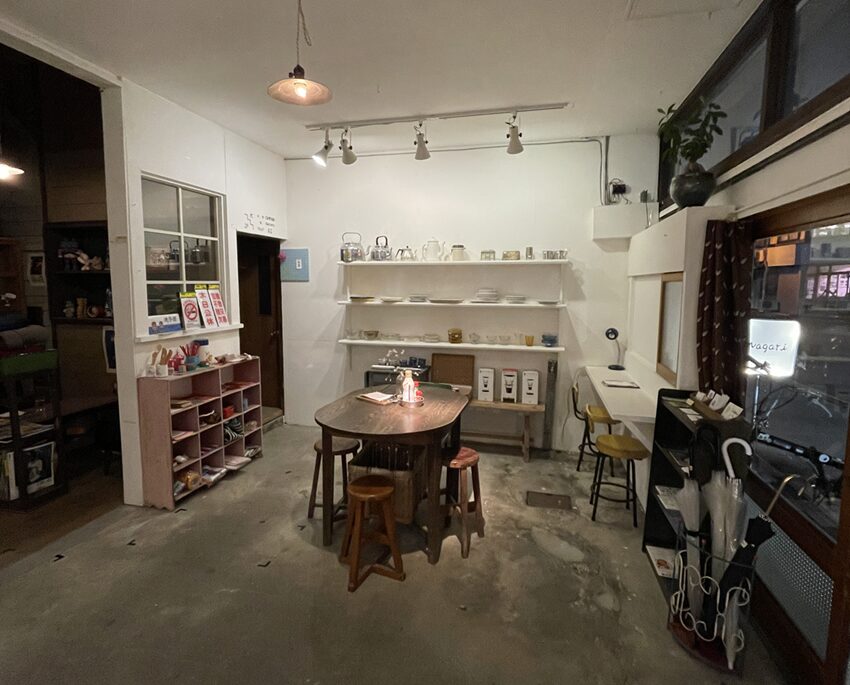 喫茶曲がり店内