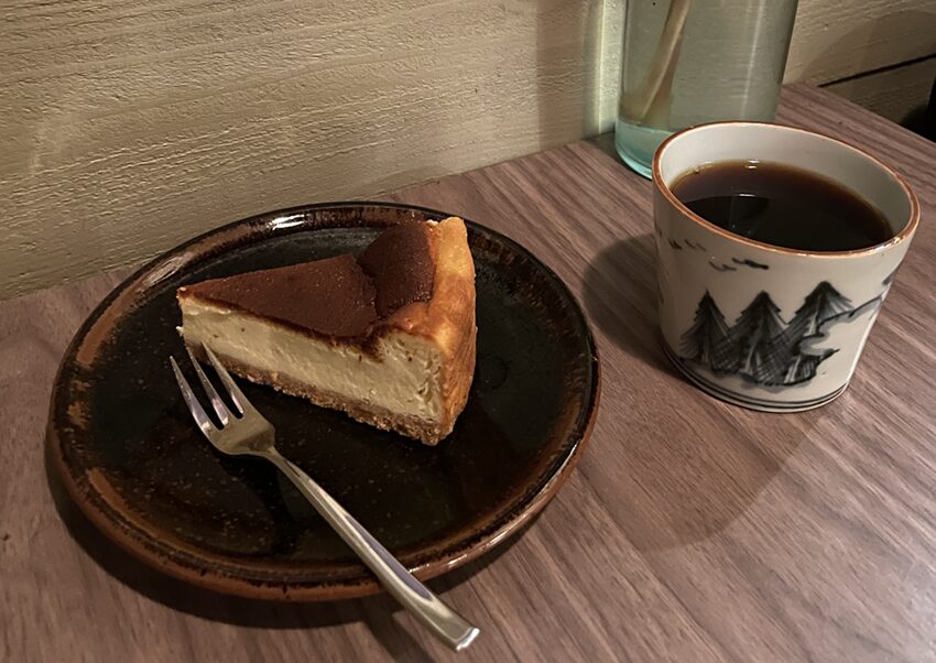 ベイクドチーズケーキと珈琲(グアテマラ)