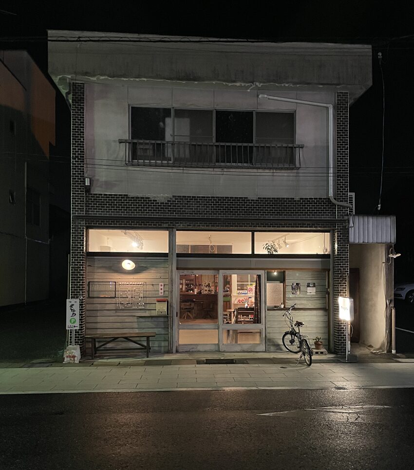 ノスタルジックな喫茶曲がりコーヒーとカレーと古本と夜カフェと(津山市)