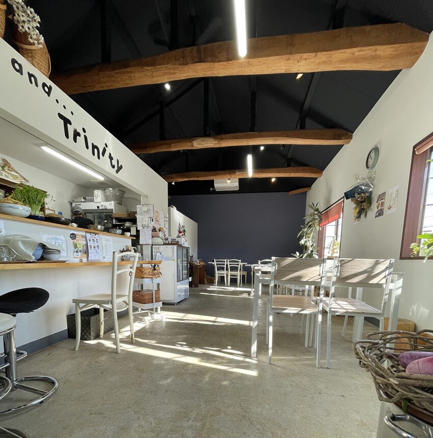 and...Trinity（アンドトリニティ）店内