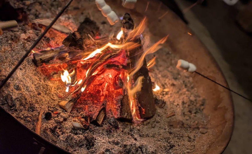 キャンプ・焚火・マシュマロ