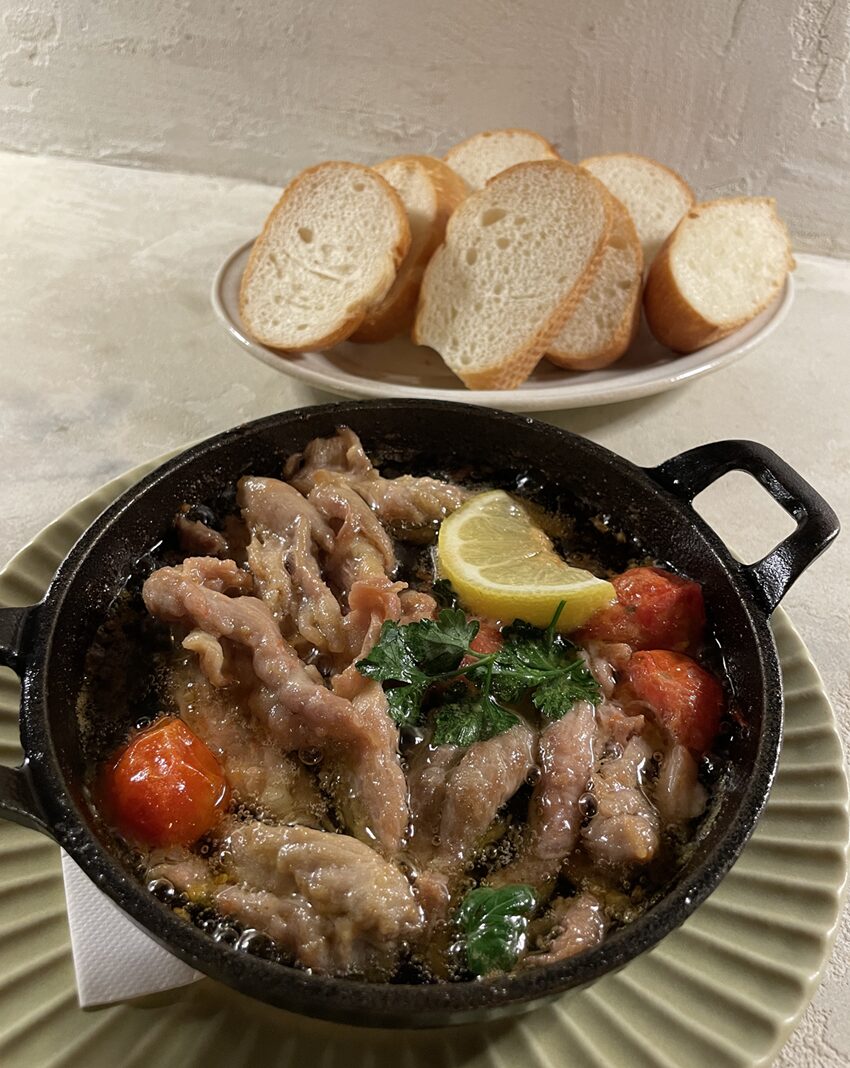 TERRAnoYORU（テラノヨル）せせりのガーリックバターアヒージョ