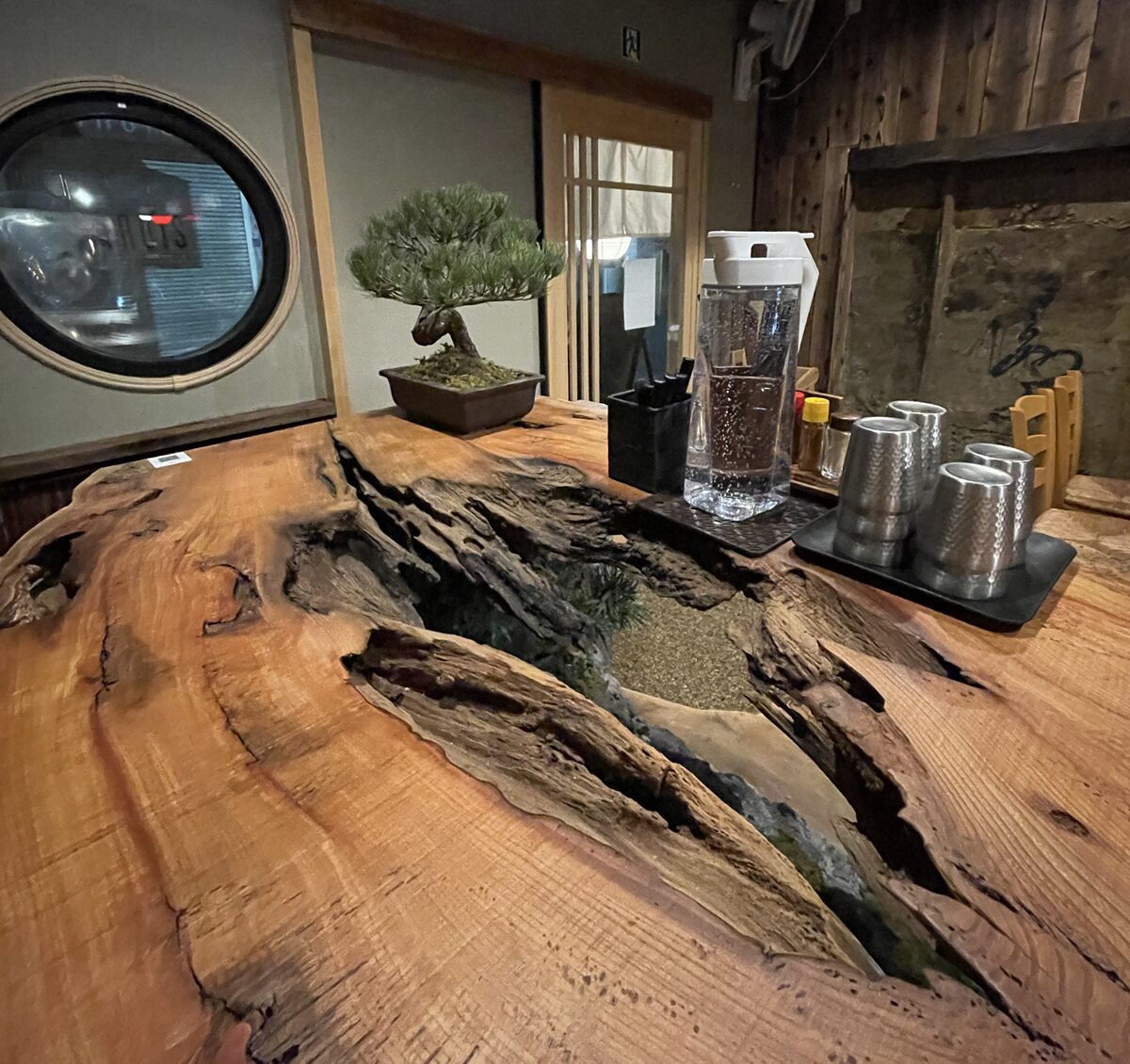 「つやま肉蕎麦すすりや」