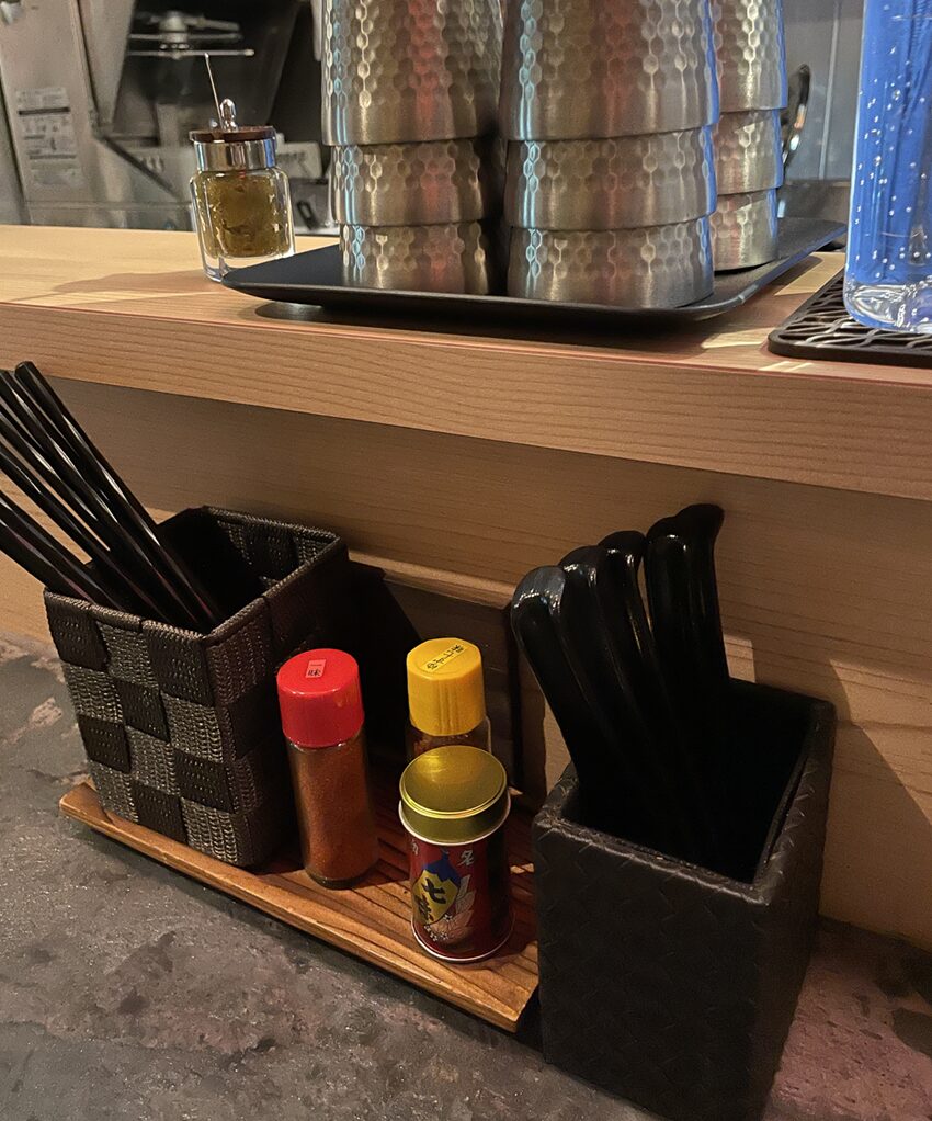 「つやま肉蕎麦すすりや」