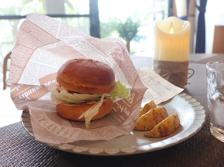 お家カフェPEISORA（津山市川崎）ハンバーガーランチ