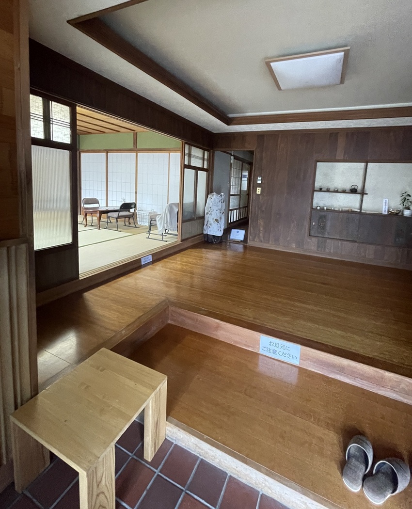 古民家カフェ「しるべ」玄関
